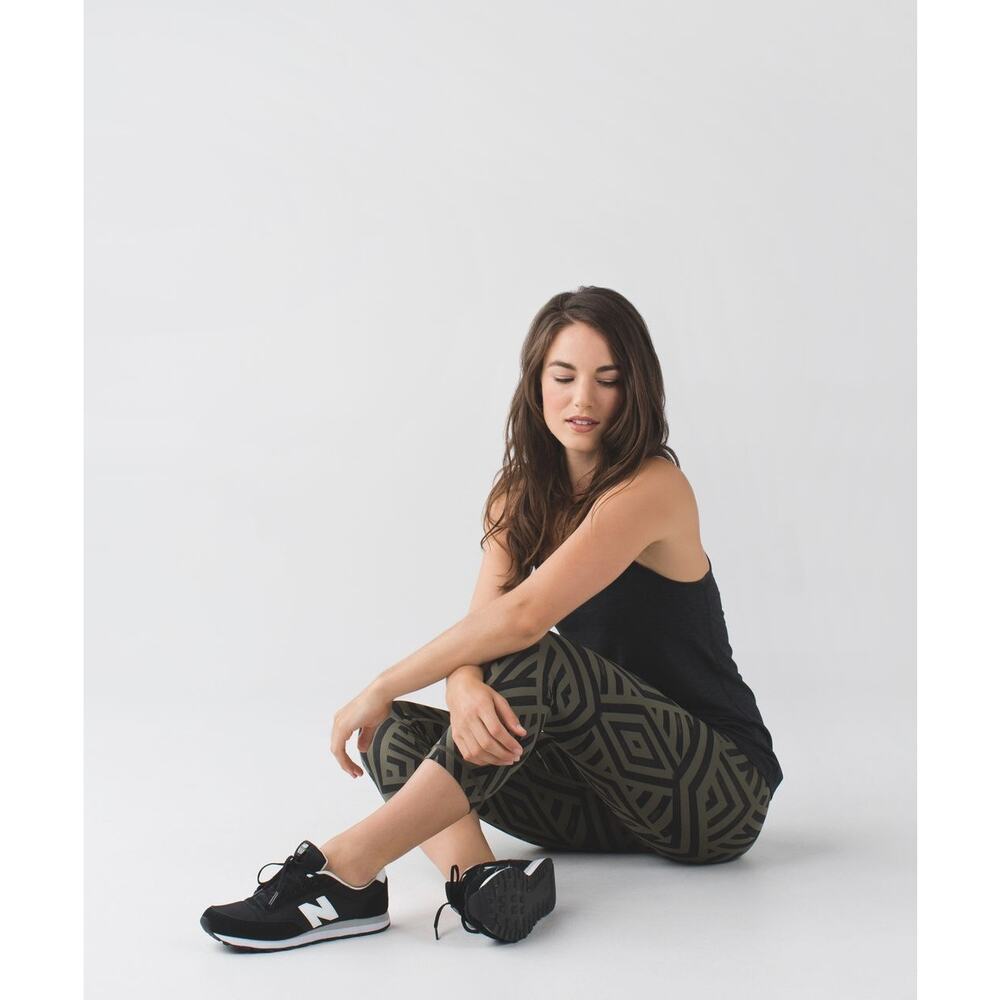Lululemon Wunder Under Crop II Full-On Luxtreme Size 8 Geometric Print Leggings